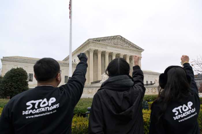Organizaciones de inmigrantes piden al Congreso complicar las deportaciones masivas de Trump