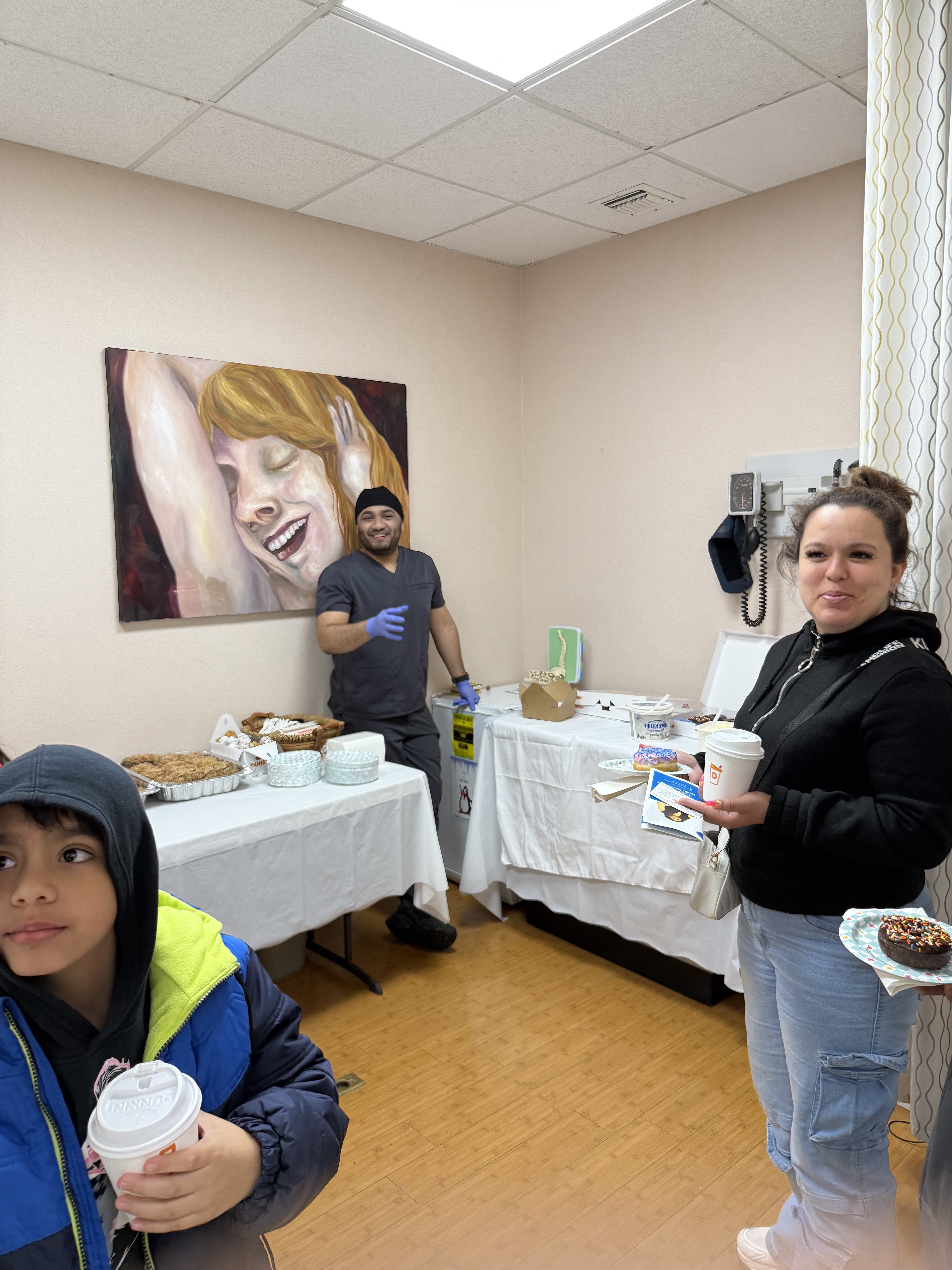 Doctora hispana de Huntington ofrece un espacio seguro para familias inmigrantes